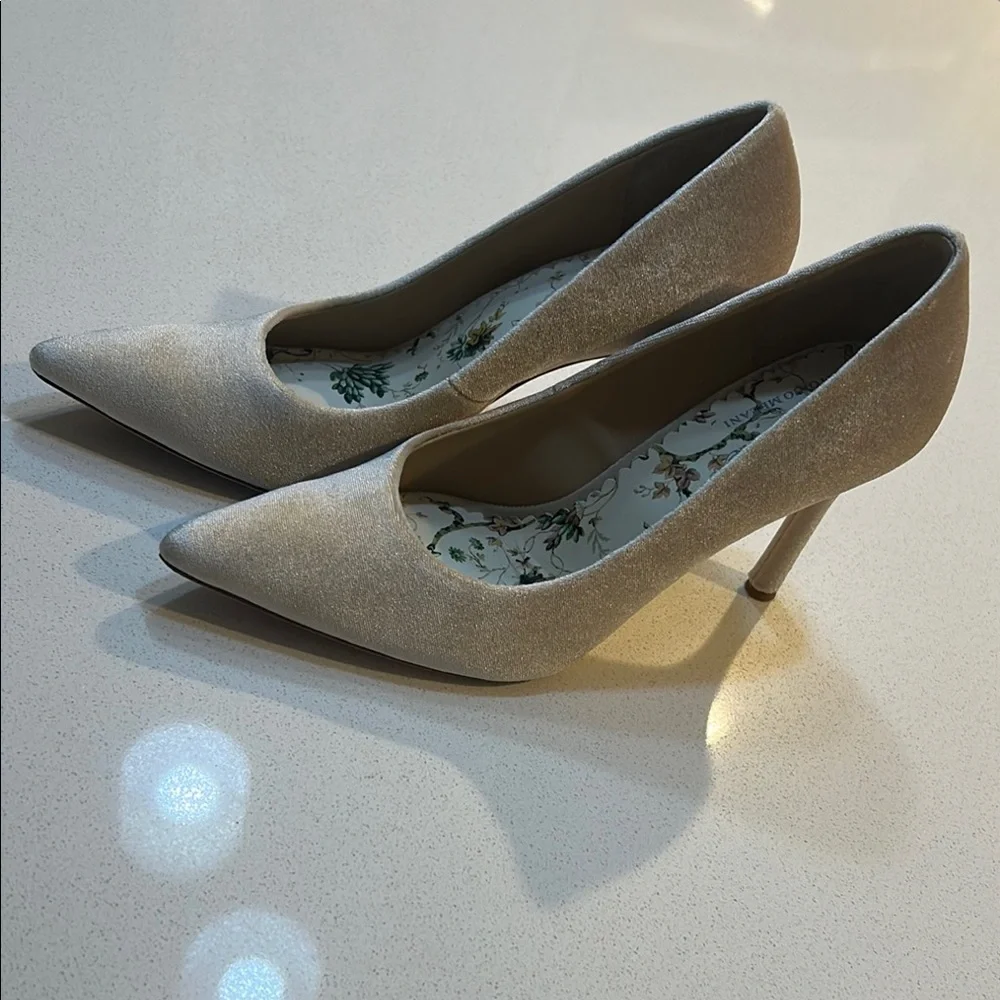 Women's Nicola Bathie x ANTONIO MELANI Suede Cream Pointed-Toe Heels - Picture 1 of 6